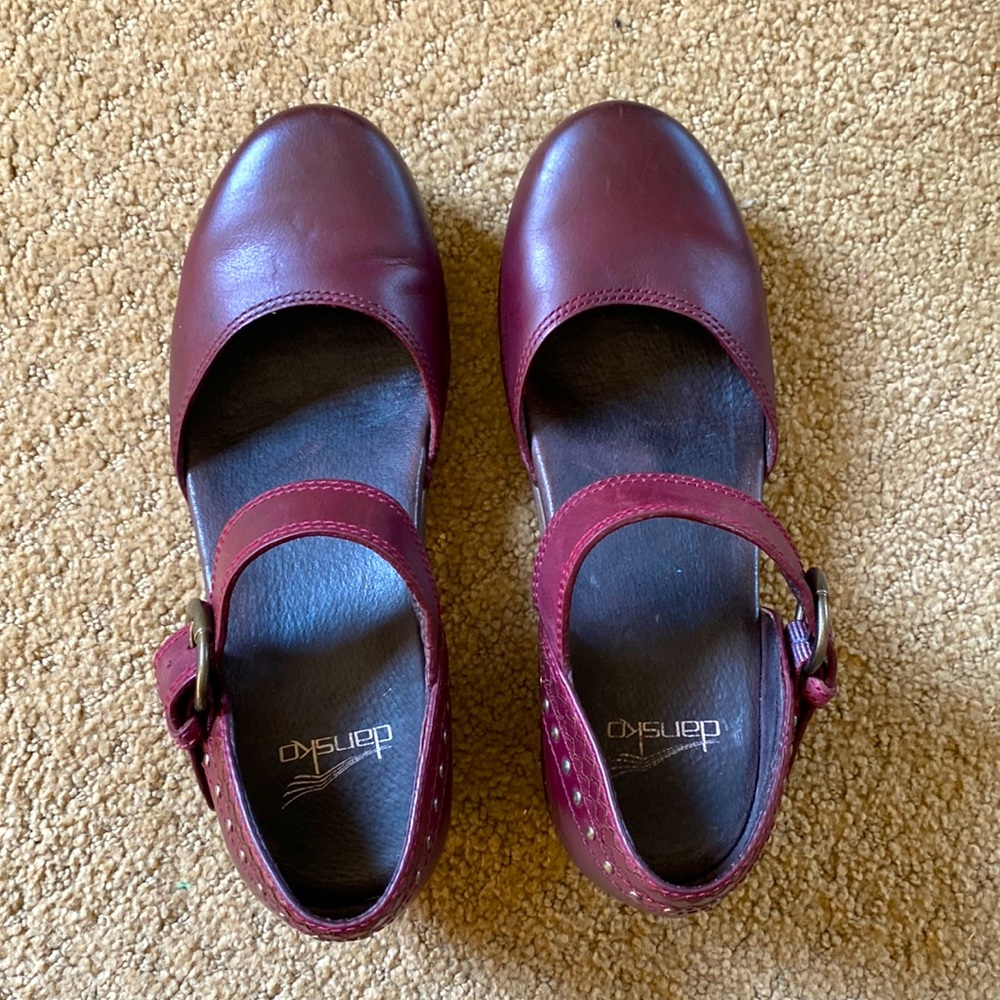 Dansko shoes 37 ( size 7). Clogs, Mary Janes, burgundy